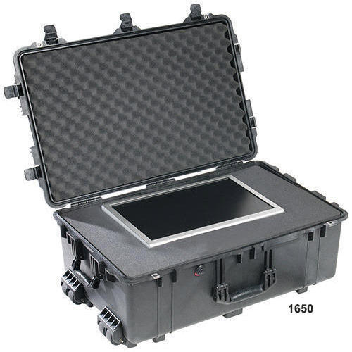 16051-3795_image_0.jpg Pelican 1650 Protector Case Protective Equipment Case Black
