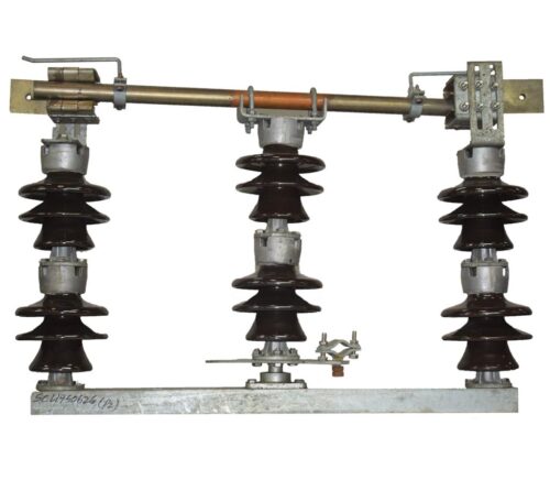 15639-49_image_0.jpg Three Pole Isolators 400 A