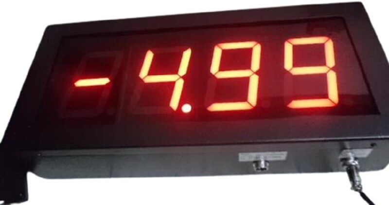 15965-107_image_0.jpg KVARtech Digital Temperature Indicator TI01 R/S-Type 950 to 1370 Deg C