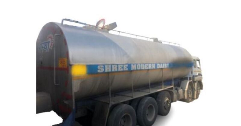 Chemicals, Oil, Milk SS Storage Tanks