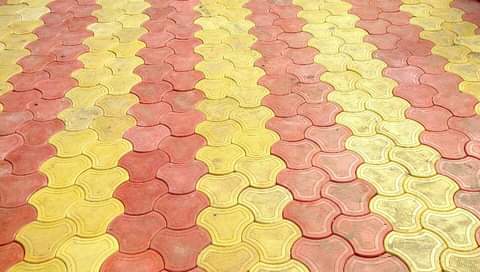 16024-81_image_0.jpg 60 - 80 mm Triangular Paver Blocks 220 x 220 mm