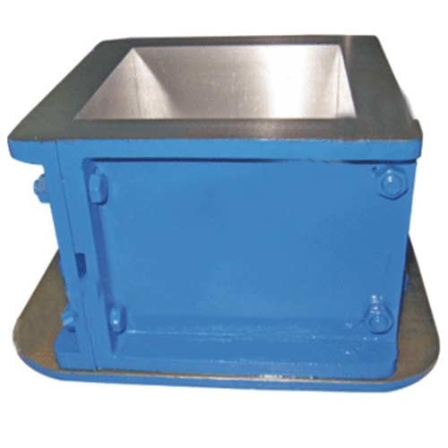 16117-1068_image_0.jpg 5 x 5 x 5 cm Mild Steel Cube Moulds 5kg