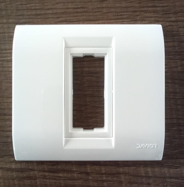 16357-556_image_0.jpg DAVIOR CR-1101 1 Module White Modular Switch Plate Cover