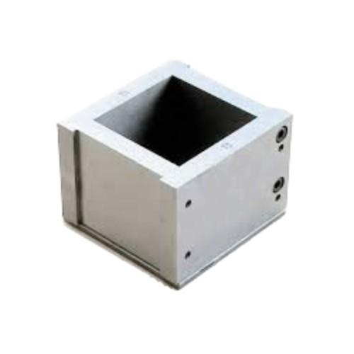 16370-967_image_0.jpg 75 x 75 x 75 mm Metal Cube Moulds 7.5 kg